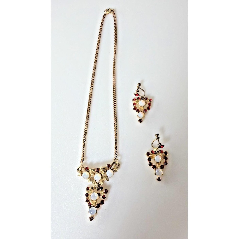 Vtg Gold Tone Lavalier Necklace & Earring Set Opaline Cabochons Red Rhinestones